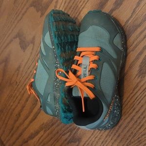 Kids hiking sneakers